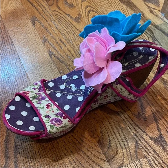 Irregular Choice Floral and Polka Dot Women's Wedge Sandal, size US 9 - Picture 6 of 15